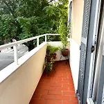 Charming Abode Διαμέρισμα *