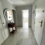 Charming Abode Διαμέρισμα *
