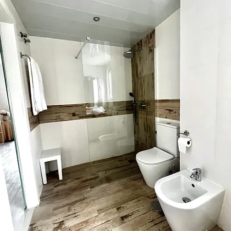 Charming Abode アパート